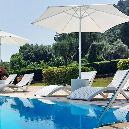 Ionis Apartman Fríni